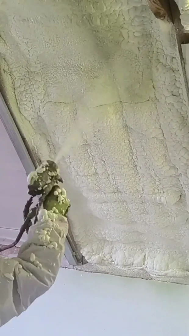 Purhabszigetelés előtte-utána / Spray foam insulation before and after #szigeteles #sprayfoam. Videó előnézete.