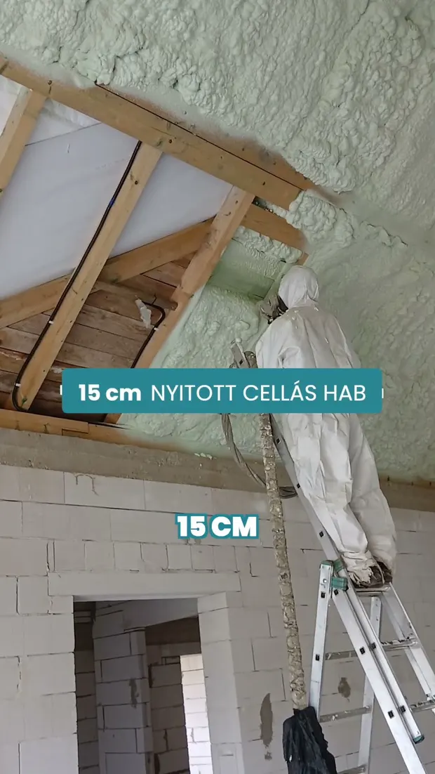 Gyöngyöspata tetőszigetelés nyitott cellás purhabbal 90 m²-en. Videó előnézete.