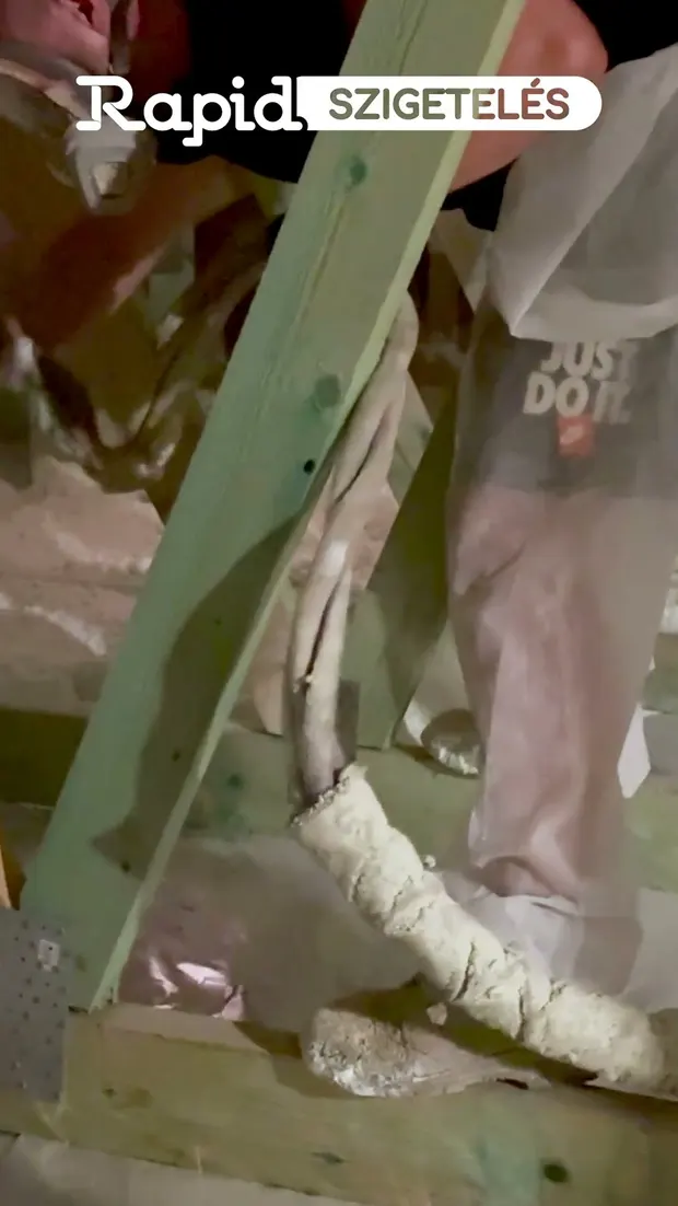 Ecseren jártunk, ahol egy családi ház födémszigetelését végeztük el.. Videó előnézete.
