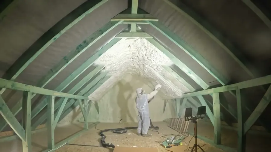 Tetőszigetelés timelapse szórt purhabbal 😍. Videó előnézete.