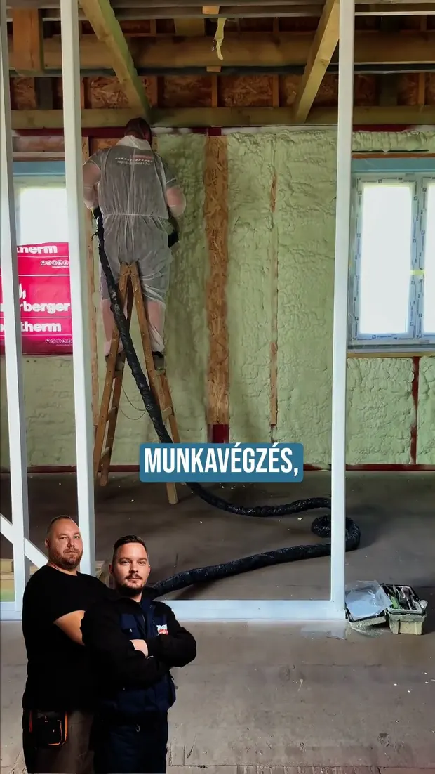 Oldalfal szigetelés Tömördön - nyitott cellás purhabbal📍 #rapidszigetelés. Videó előnézete.