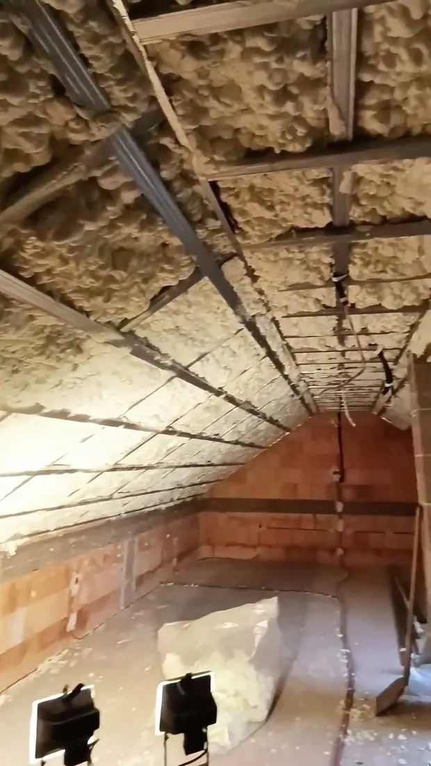 🚛 Így telik egy purhabos nap! 🏠🚛 #rapidszigetelés #szigetelés. Videó előnézete.