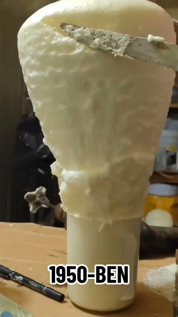 A purhab szigetelés feltalálása / Invention of spray foam insulation. Videó előnézete.