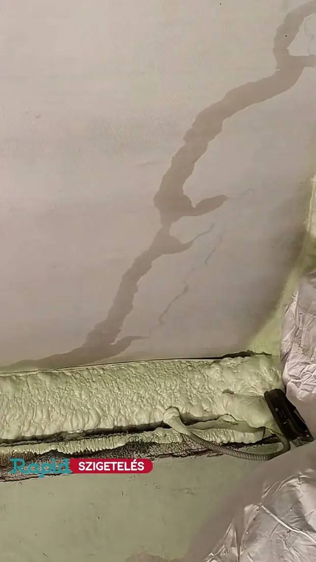 Mire képes a purhab? / What Can Spray Foam Do?. Videó előnézete.